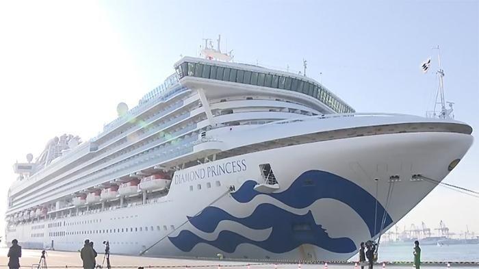 About 600 passengers disembark diamond princess