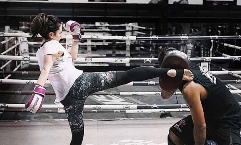 Bangkok muay thai gym lets visitors get their kicks