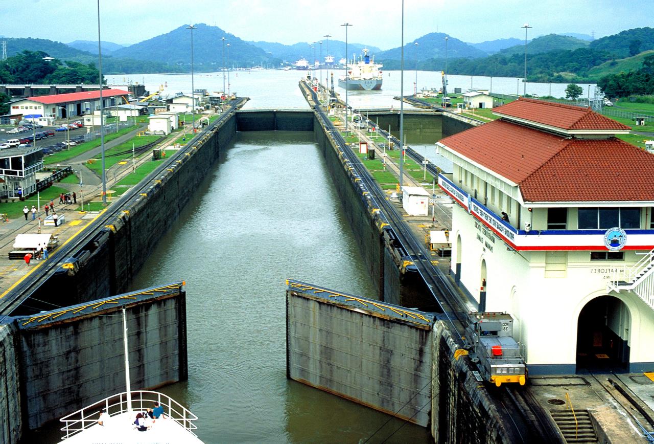 Caribbean princess to use new panama canal locks