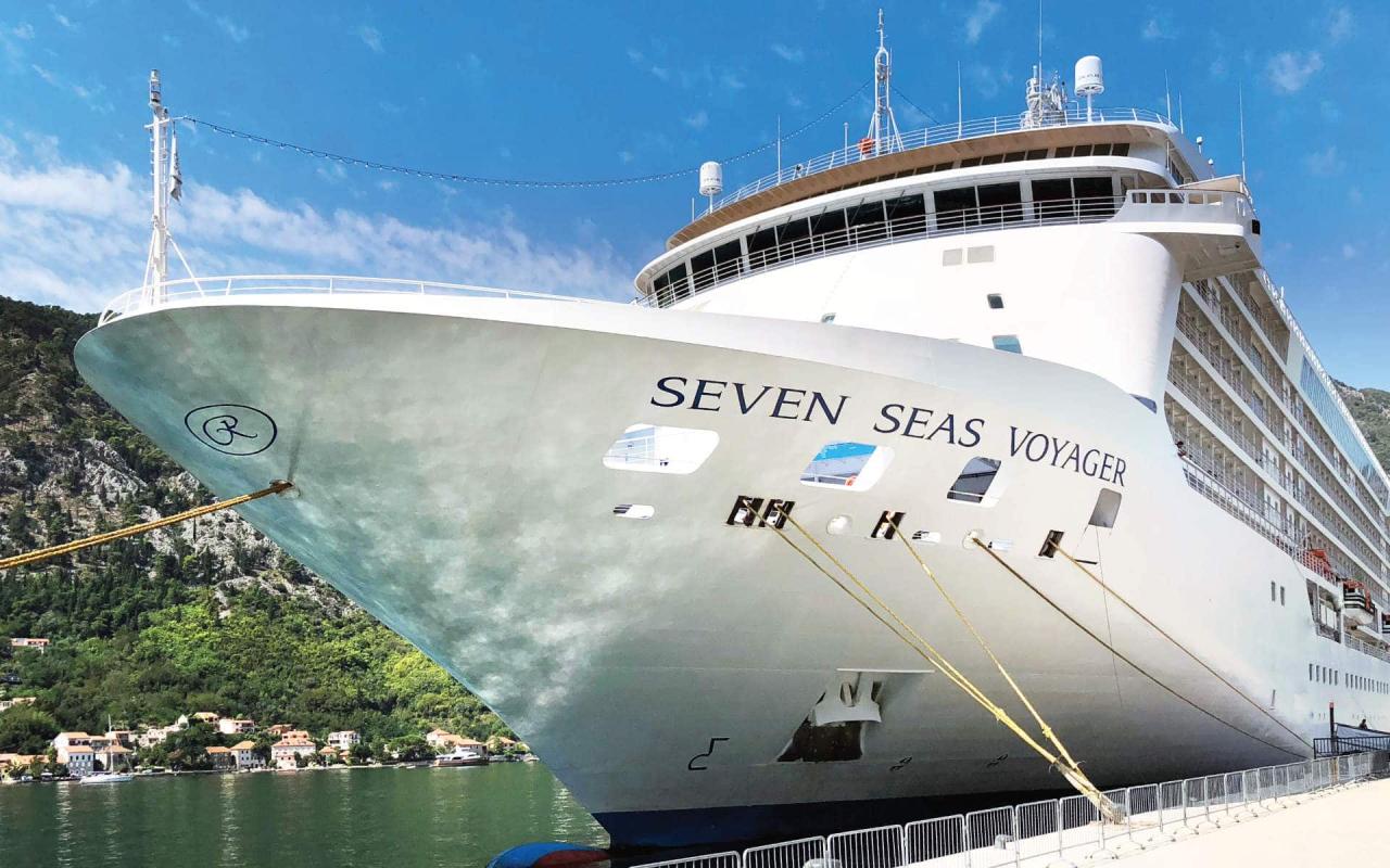 Carlson agrees to sell regent seven seas cruises