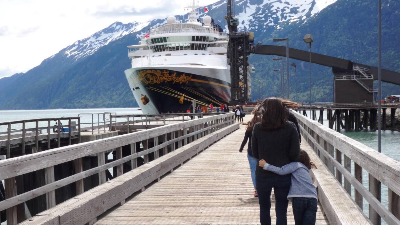 Alaska bill would ease discharge restrictions on cruise ships