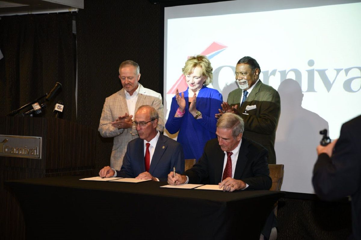 Carnival extends agreement with mobile