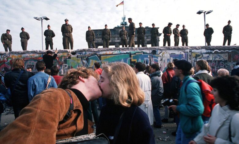 Berlin exhibits tours mark 20 years without the wall