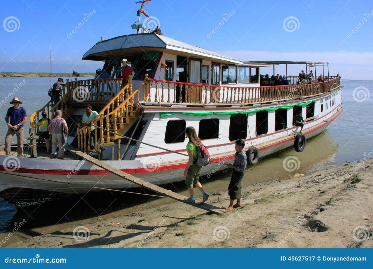 Myanmar traffickers boat aboard rohingya declared seized spirited bangladeshis trafficking before off