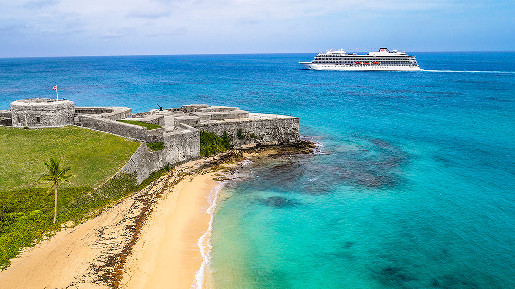 Bermuda cruise scene in with the bigger ships