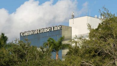 Carnival corp cuts earnings estimates