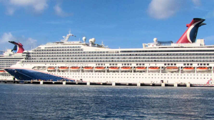 Carnival corp says advanced bookings trending up