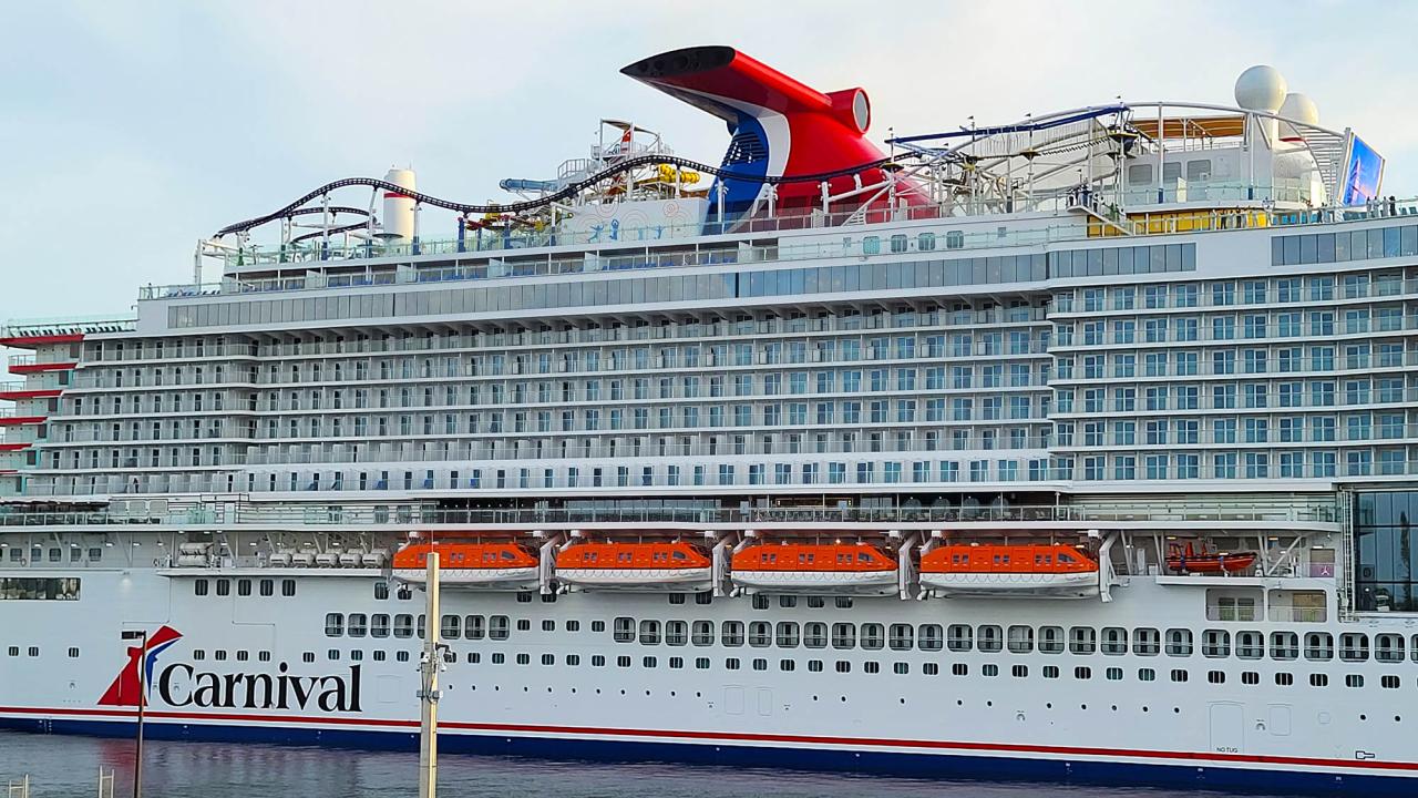 Carnival ships headed back to galveston