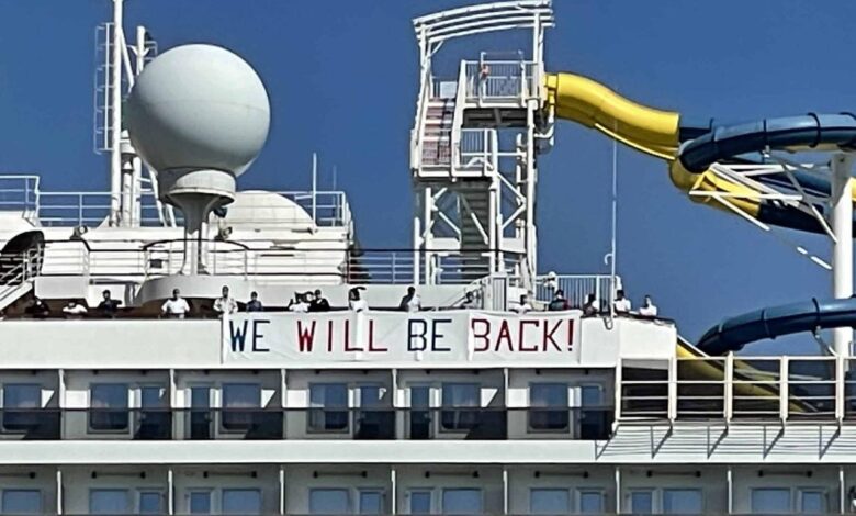 Carnival splendor cruise director praises crew in blog